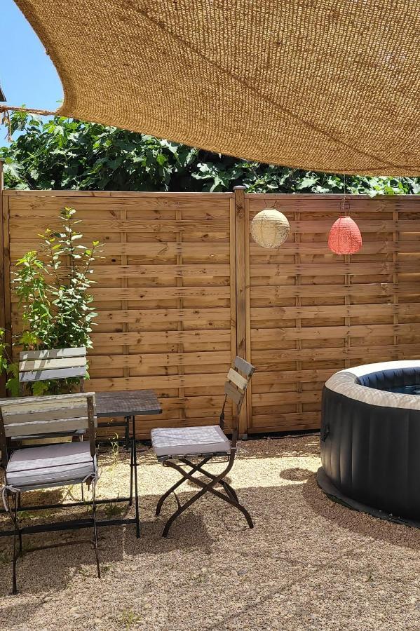 Studio avec patio et jacuzzi privatifs Mazan Esterno foto