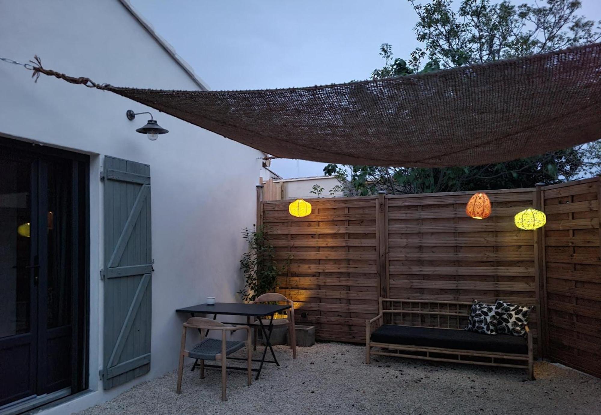 Studio avec patio et jacuzzi privatifs Mazan Esterno foto