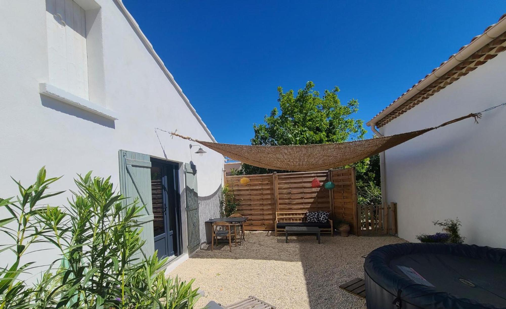 Studio avec patio et jacuzzi privatifs Mazan Esterno foto