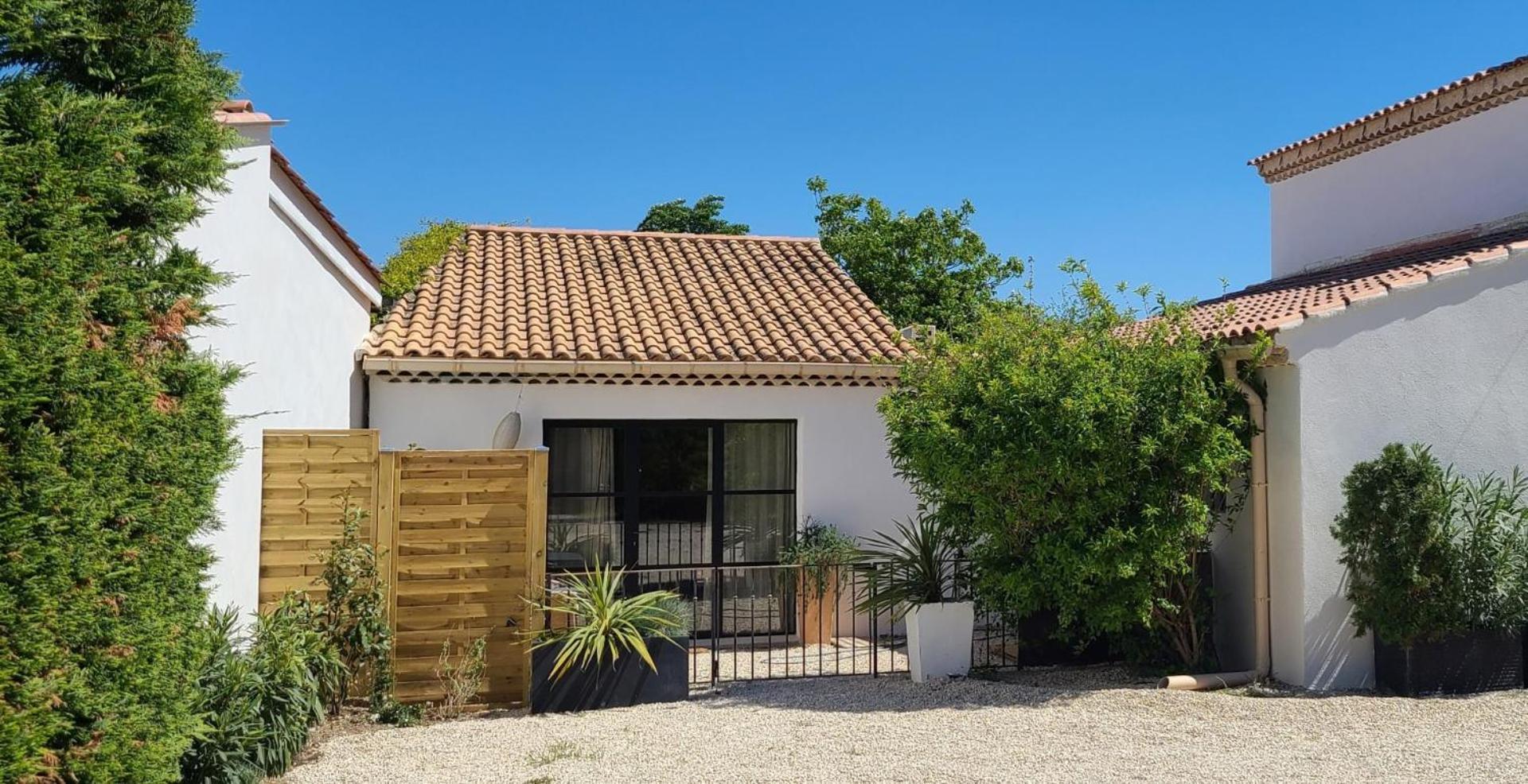 Studio avec patio et jacuzzi privatifs Mazan Esterno foto