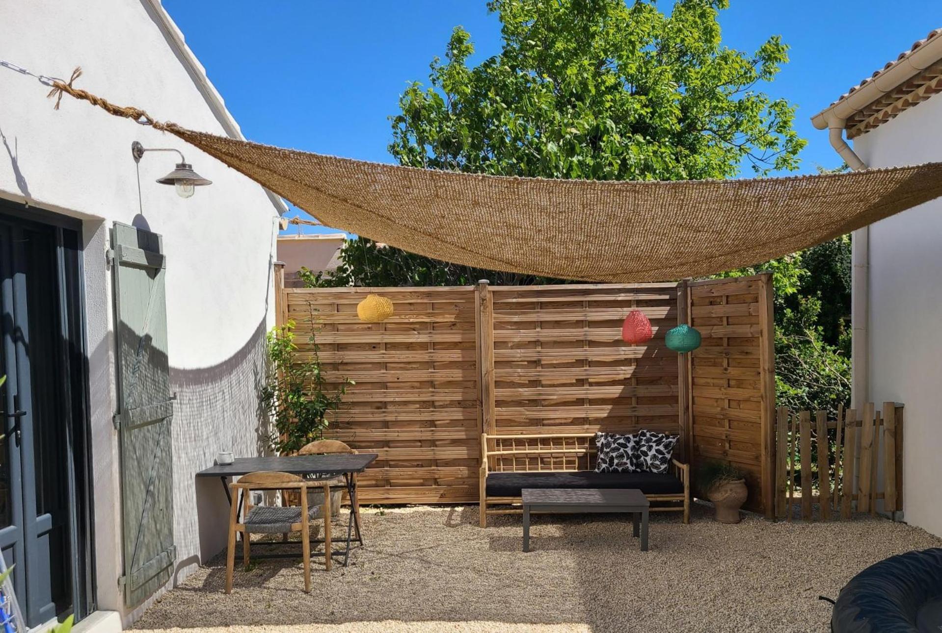 Studio avec patio et jacuzzi privatifs Mazan Esterno foto