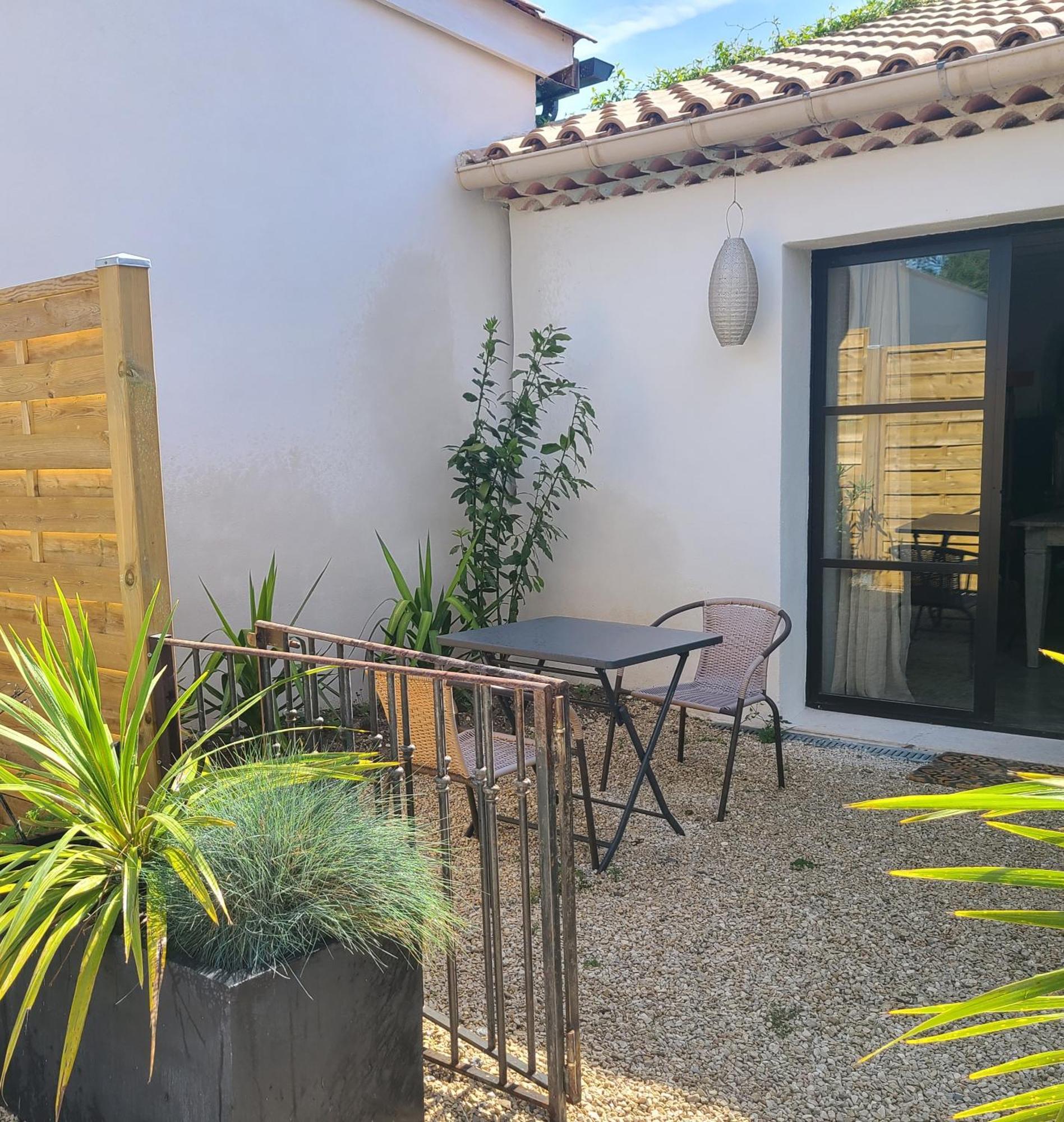 Studio avec patio et jacuzzi privatifs Mazan Esterno foto