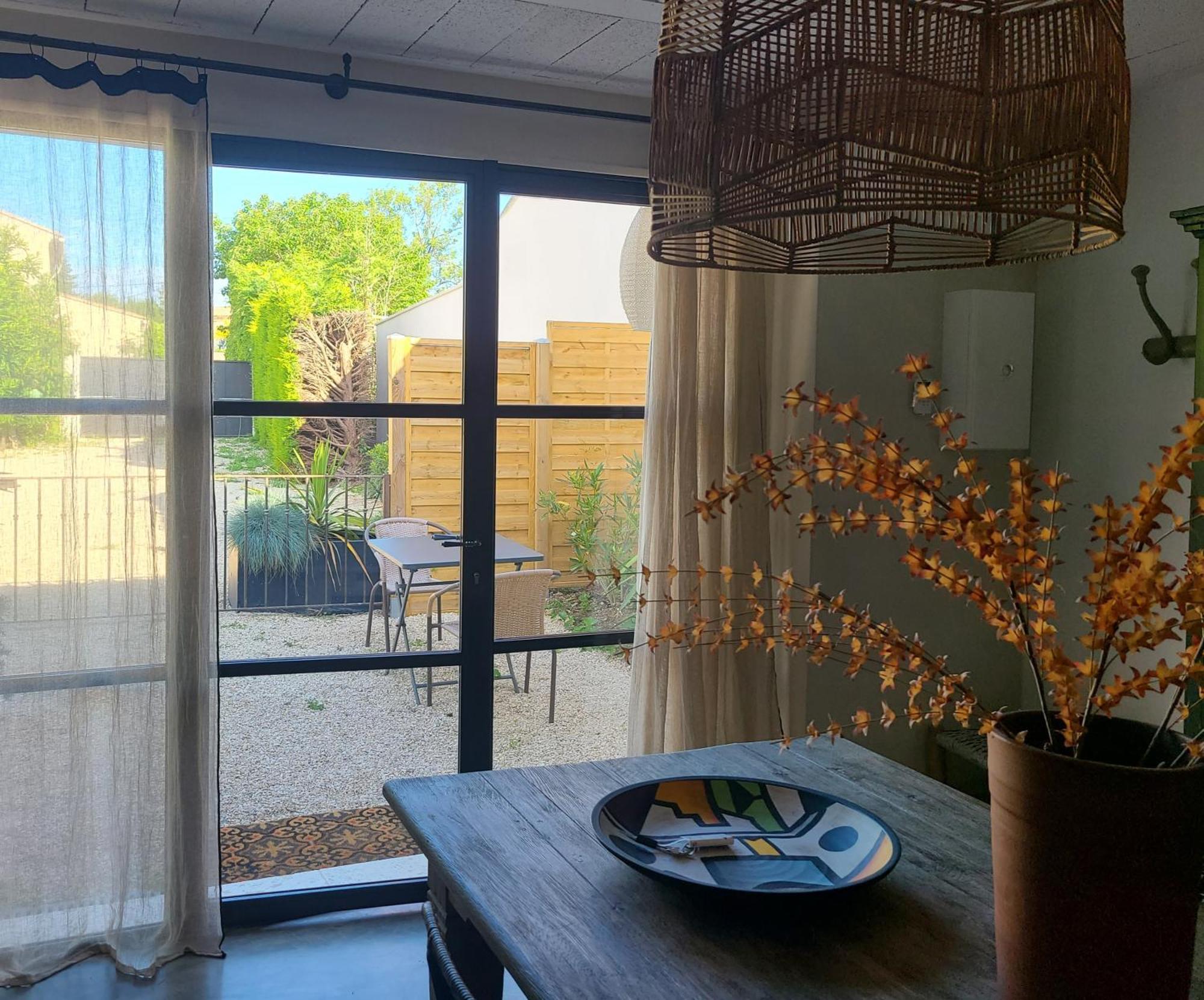 Studio avec patio et jacuzzi privatifs Mazan Esterno foto